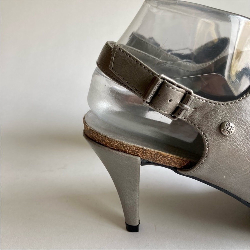 SIMPLY VERA VERA WANG GREY LEATHER HEELED SLINGBACKS SZ 10 PRELOVED IN VERY GOOD - Picture 10 of 16